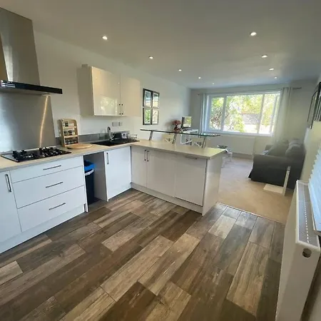 Light And Modern 2Br 1.5Ba, Newly Refurbished! Apartment Raynes Park Exterior photo