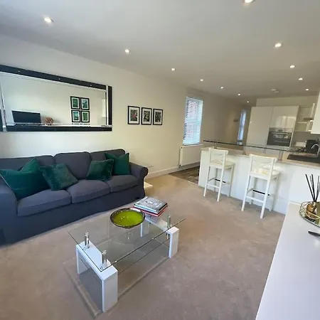 Light And Modern 2Br 1.5Ba, Newly Refurbished! Apartment Raynes Park Exterior photo