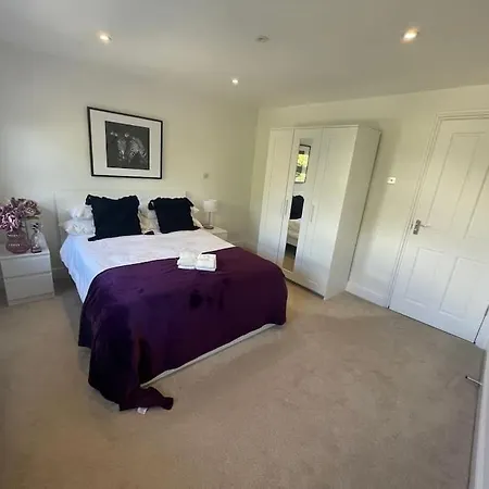 Light And Modern 2Br 1.5Ba, Newly Refurbished! Apartment Raynes Park Exterior photo