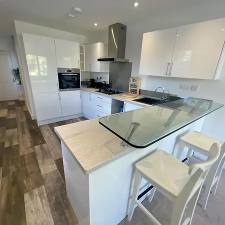 Light And Modern 2Br 1.5Ba, Newly Refurbished! Apartment Raynes Park Exterior photo