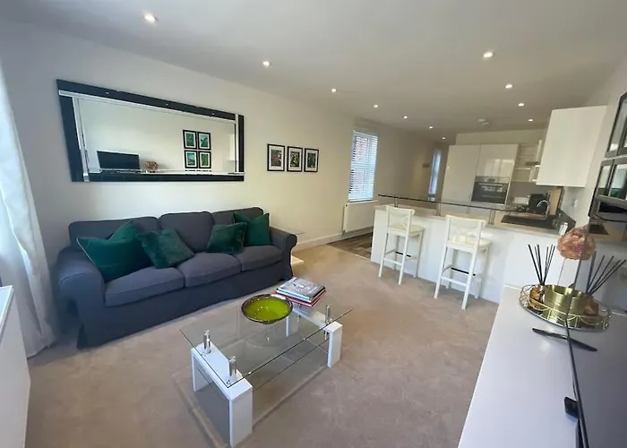 Light And Modern 2Br 1.5Ba, Newly Refurbished!
