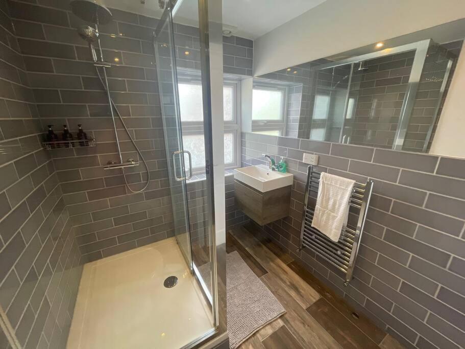 Light And Modern 2br 1.5ba, Newly Refurbished!